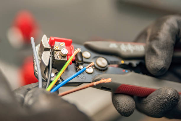 Best 24-Hour Electrician  in Clawson, MI